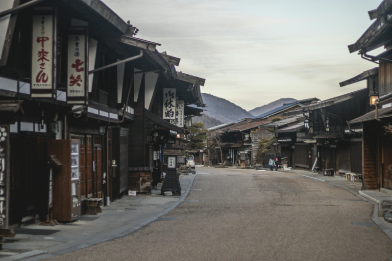 Os bastidores de “O Último Samurai” e as aldeias reais do Japão feudal que você pode visitar