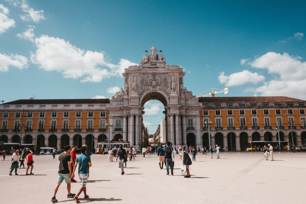 Viagens Baratas para Casal: Destinos Incríveis para Viver Momentos de Cinema a Dois