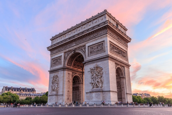 Passeios em Paris: Descubra a Cidade-Luz com Roteiros Clássicos, Cinematográficos e Cheios de Encanto